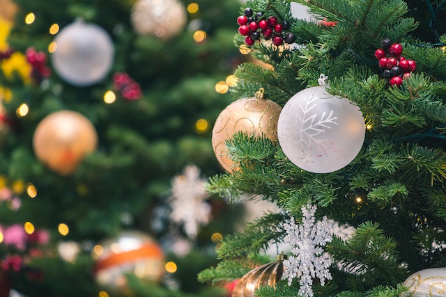 Choosing an Artificial Christmas Tree